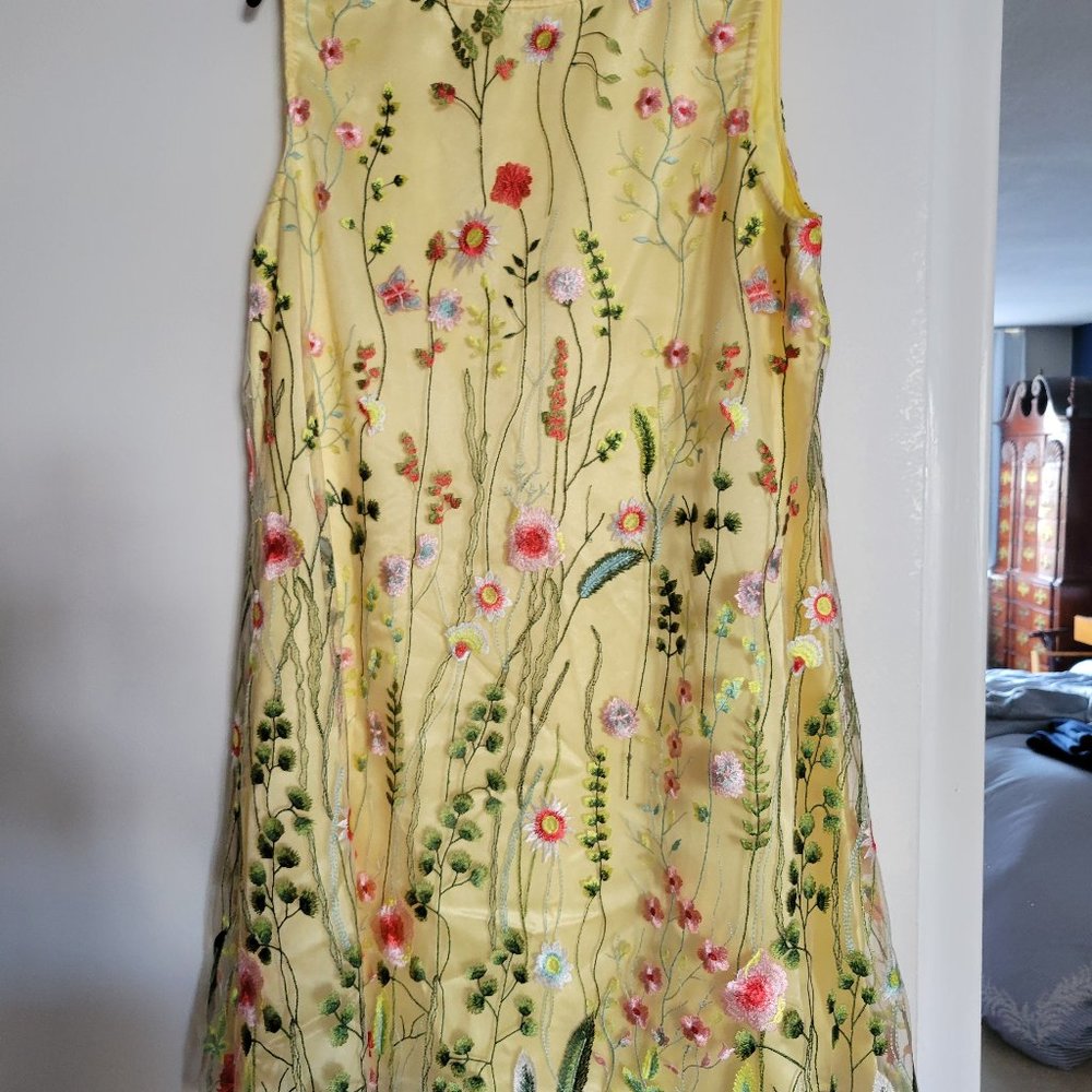 Gorgeous Tahari yellow party dress, swing